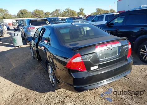 2011 Ford Fusion Sport z USA, uszkodzony, nr VIN 3FAHP0KC2BR201008